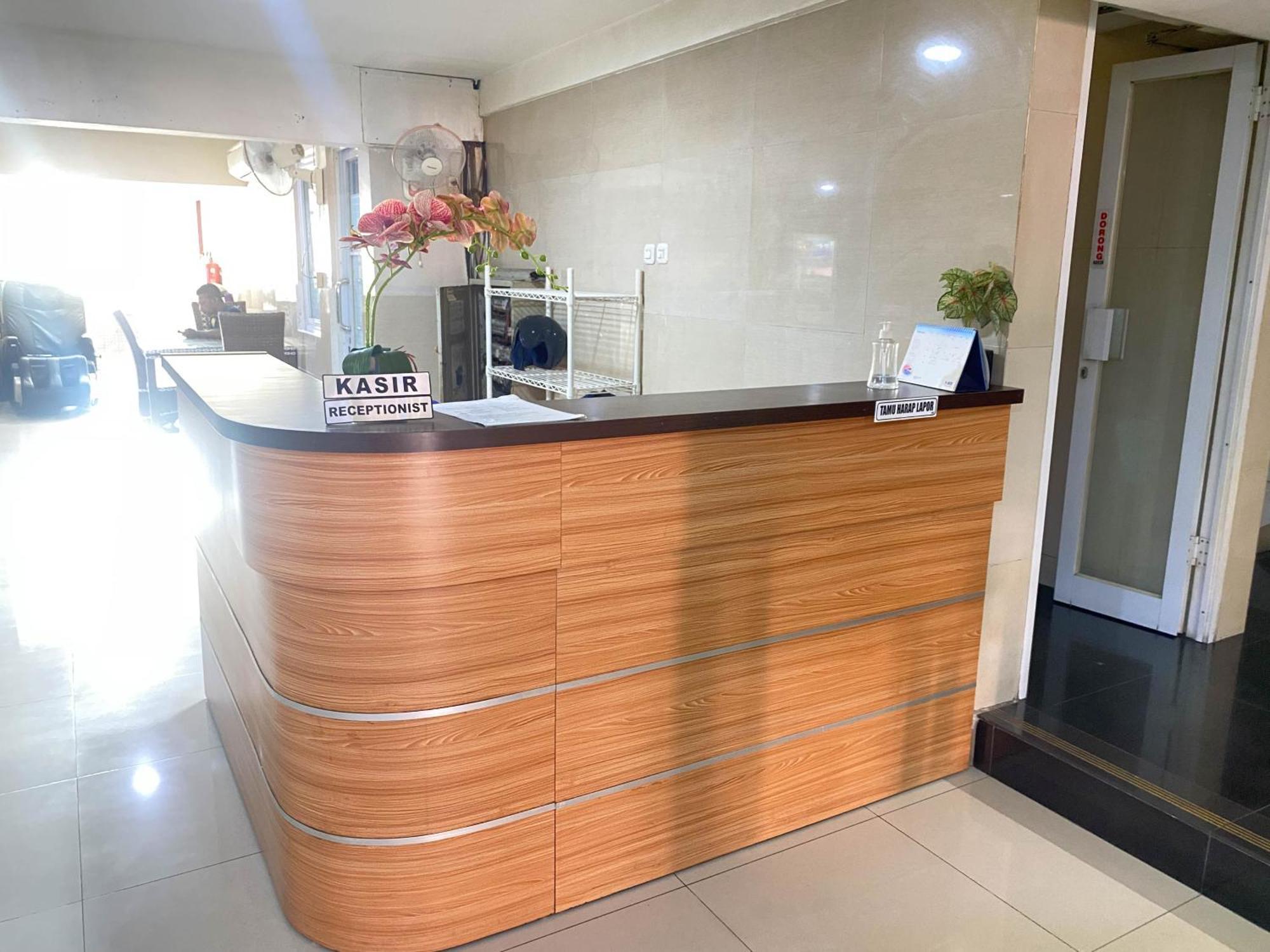 Penginapan Star Ambon Mitra Reddoorz Exterior photo